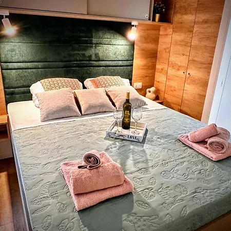 Mobile Tasha Tatil parkı Biograd Na Moru